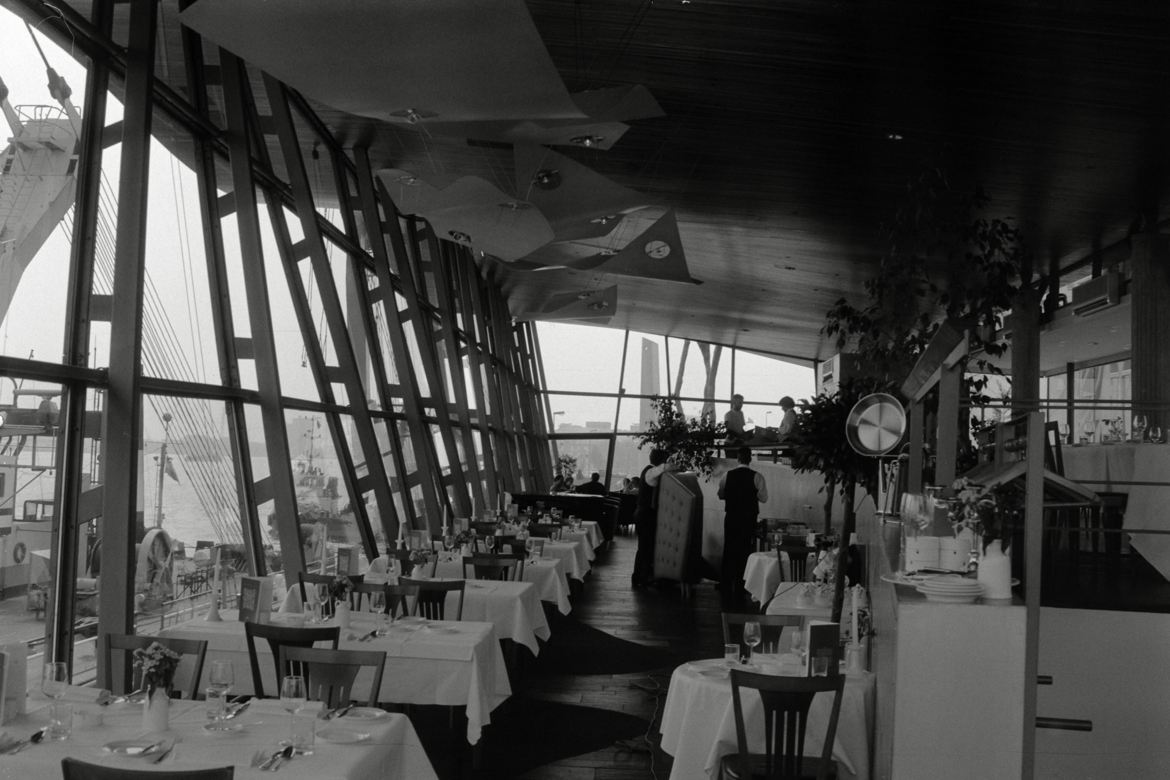 AHP F1992 06 004 sc250507 img20 NLP